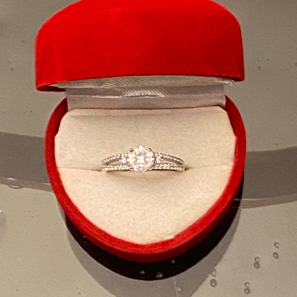 Gorgeous Sterling Silver and CZ Ring 6 3/4